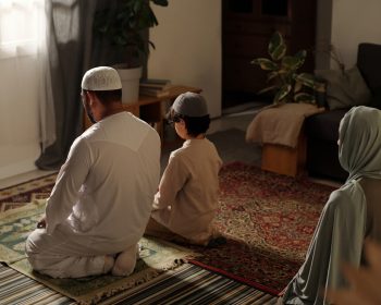 family-praying-together-in-quiet-home-setting